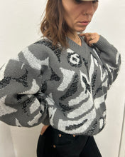Load image into Gallery viewer, Second Hand Pullover grey animal 
