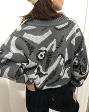 Load image into Gallery viewer, Second Hand Pullover grey animal  Rückansicht
